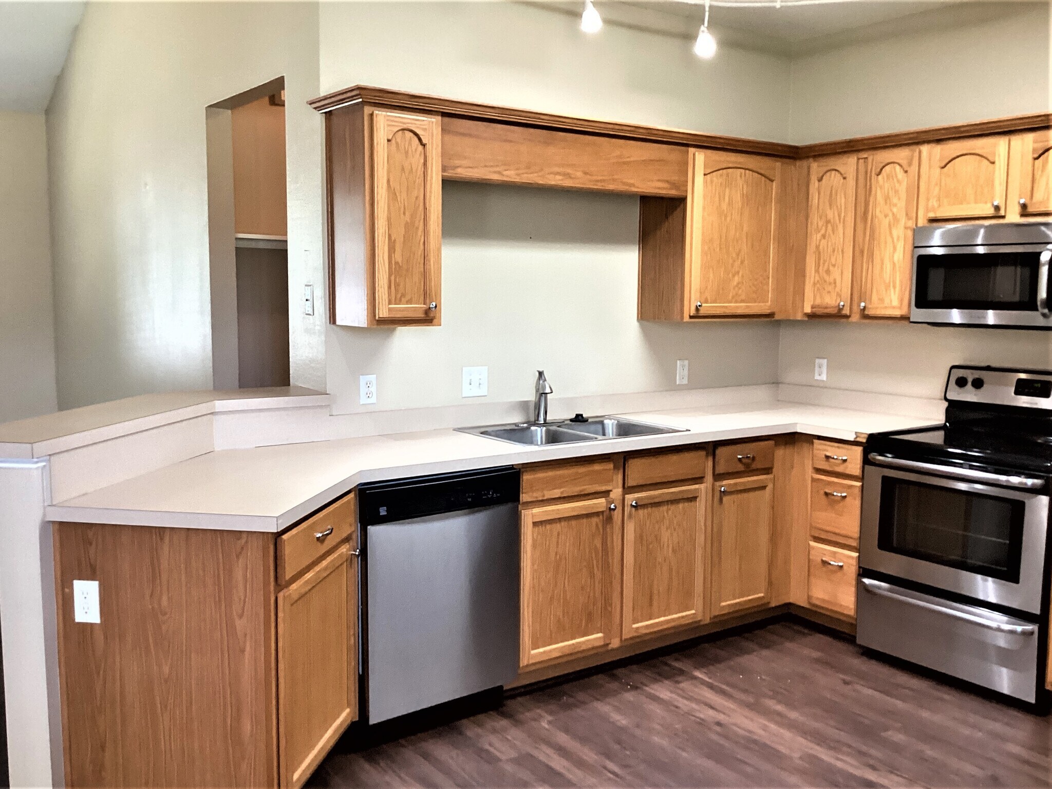 Building Photo - 305 Antigua Dr