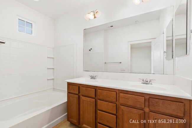 Building Photo - 17010 Calle Trevino