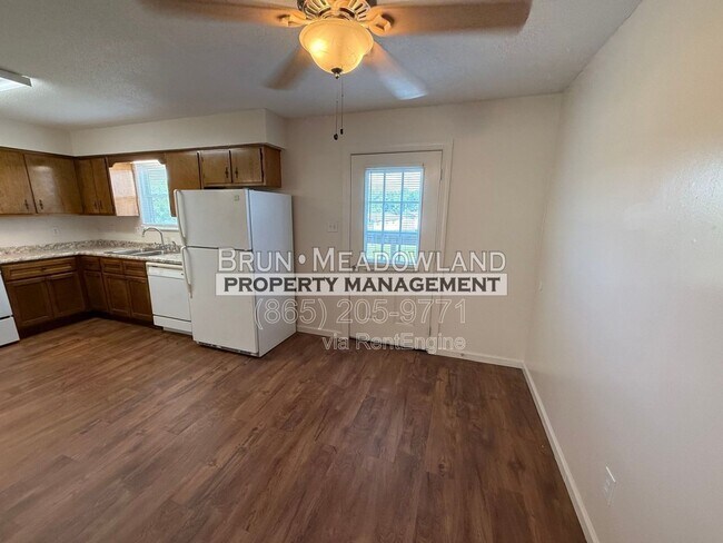 Building Photo - 1811 Meadowland Ln