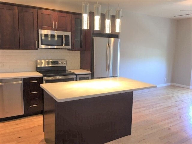 Building Photo - COMING SOON! Light & Bright 1 Bedroom/1 Ba...
