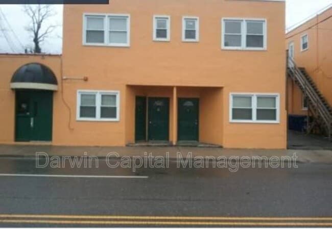 Building Photo - 5 E Main St