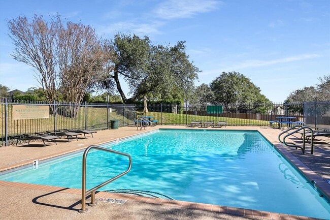 Building Photo - 7501 Shadowridge Run