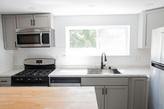 Building Photo - 124 W. First Ave./1 Bedroom, 1 Bath Apartment