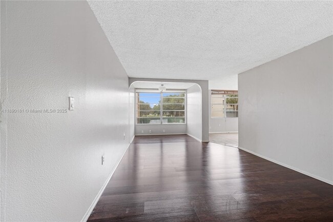 Building Photo - 9491 Evergreen Pl