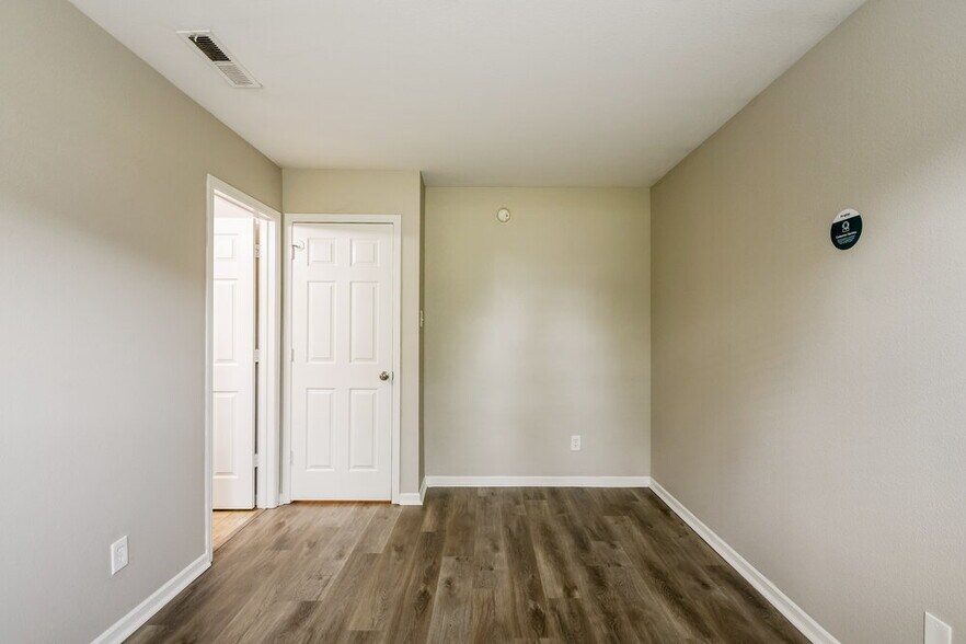 Building Photo - 8039 Bach Dr