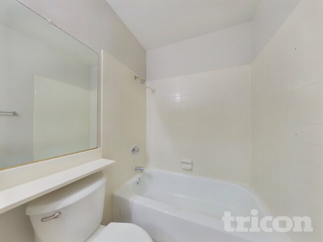 Building Photo - 9411 Aizenberg Cir