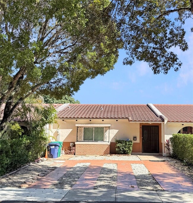 Primary Photo - 6936 Holly Rd