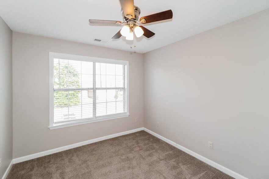 Building Photo - 1637 Lawson Dr