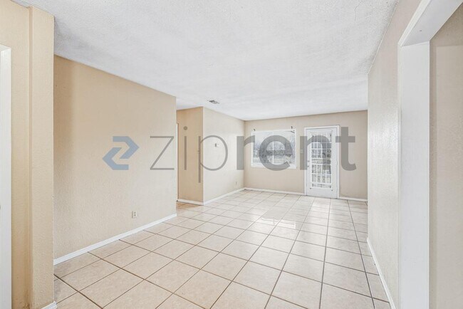 Building Photo - 6916 Shady Grove Dr