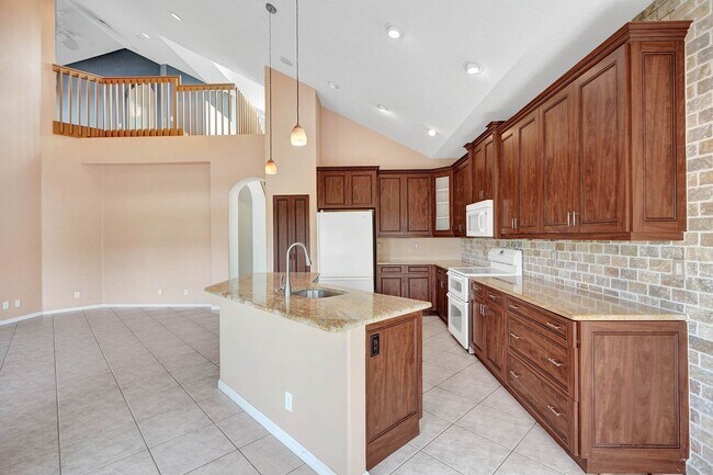 Building Photo - Amazing 4 Bedroom, 3 Bath home plus large 21'x11' loft located in Parkland Isles!