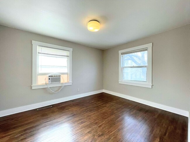 Building Photo - 112 N Plum St