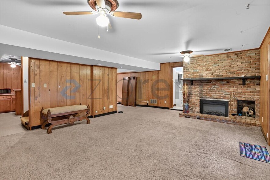 Building Photo - Unit