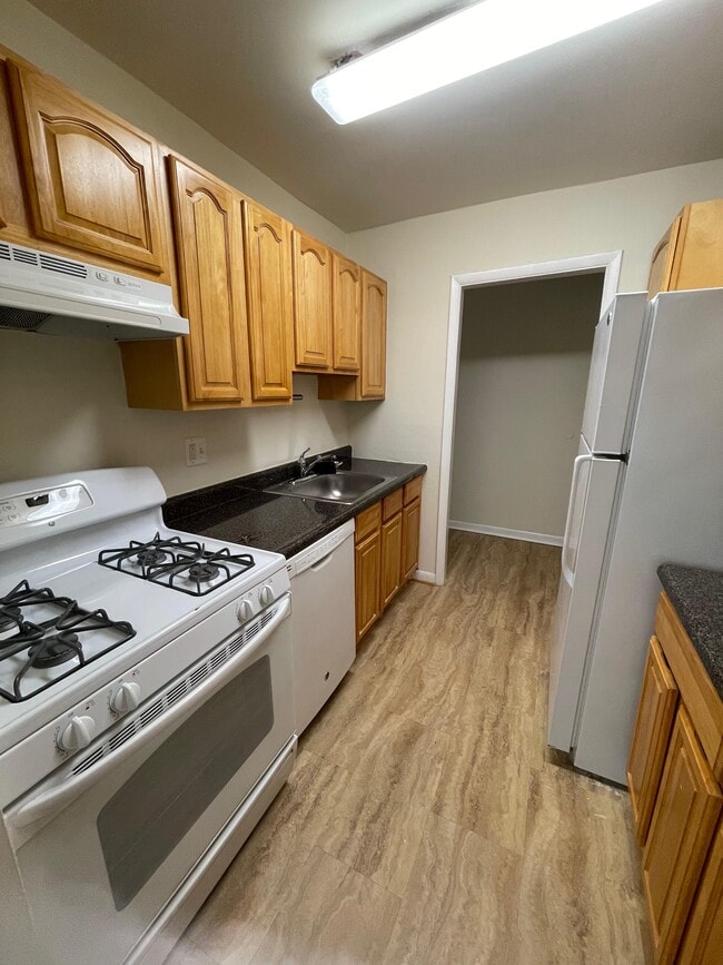 Building Photo - Twin rivers- F2