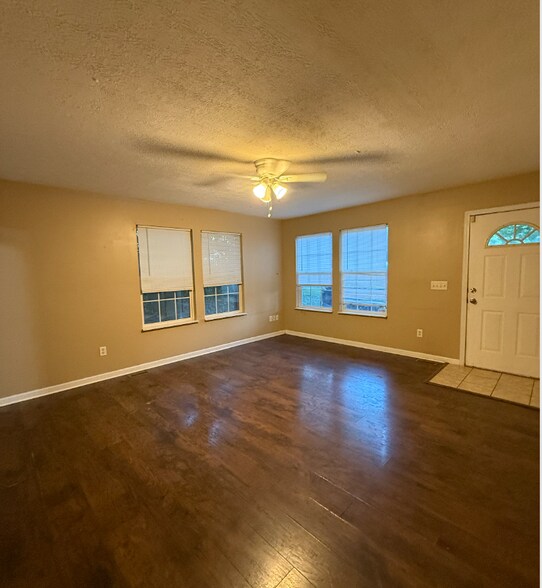 Building Photo - 2221 Belvoir Ave
