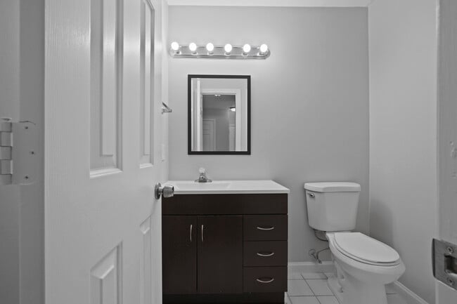 Building Photo - 405 Hidden Shrs Ct