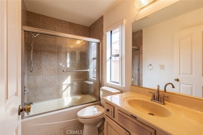 Building Photo - 514 N Isabel St