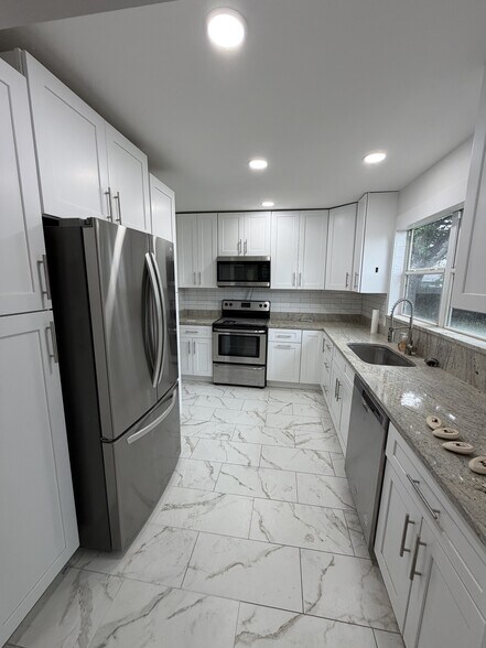 Building Photo - 2 Bed/1 Bath