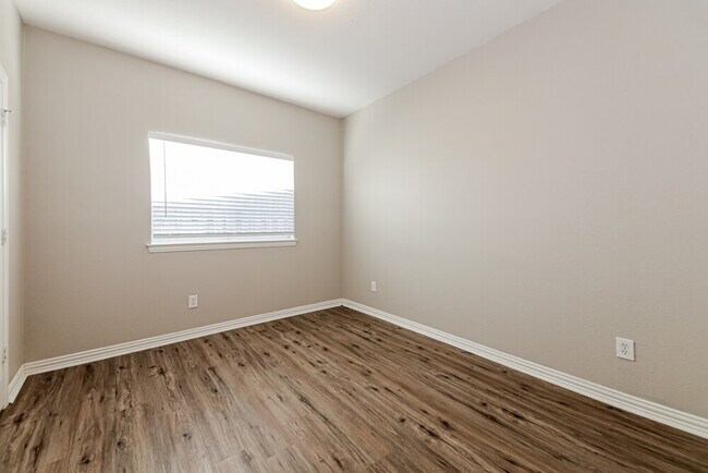 Building Photo - 116 Stanford St