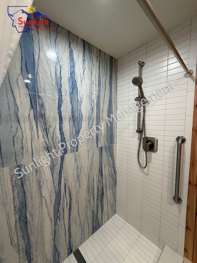 Building Photo - Beautifully Remodeled Home Nestled in the Billings Rims