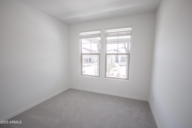 Building Photo - 21326 W Roanoke Ave