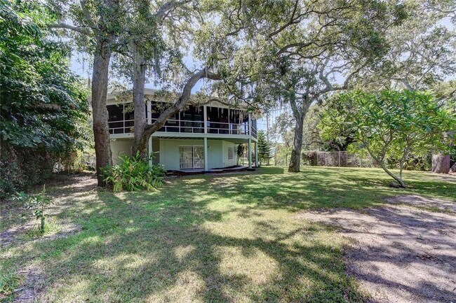 Building Photo - 5828 Oakhurst Dr