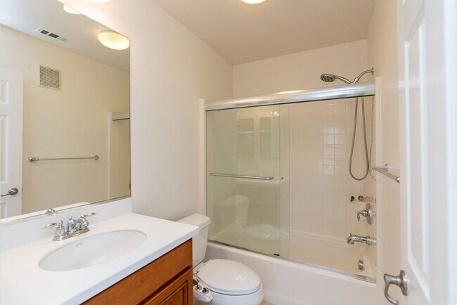 Building Photo - 3 Bedroom Townhome in the Escala Community of Mission Valley