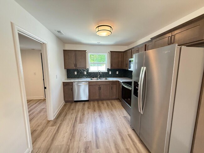 Building Photo - 2067 Aster Dr