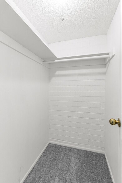 Building Photo - 1828 W Tuckey Ln