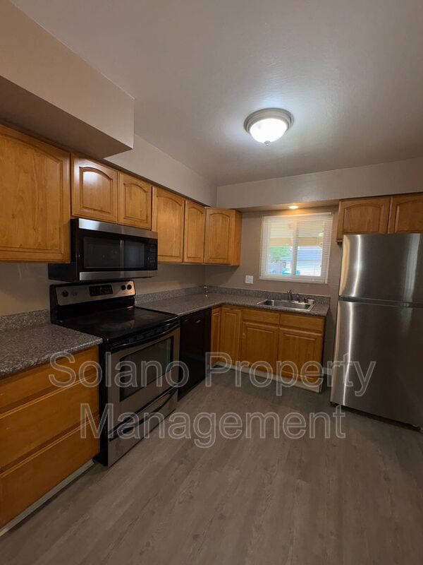 Building Photo - 1992 Oxford Dr