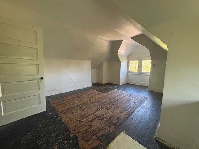 Building Photo - Rare 4 BR/ 2 BA Home with Multi-Generational Layout