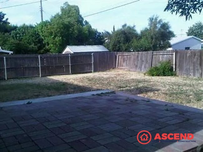 Building Photo - Charming 3 Bed, 1 Bath Home with Garage in Bakersfield