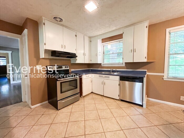Building Photo - 4908 Briarwood Dr