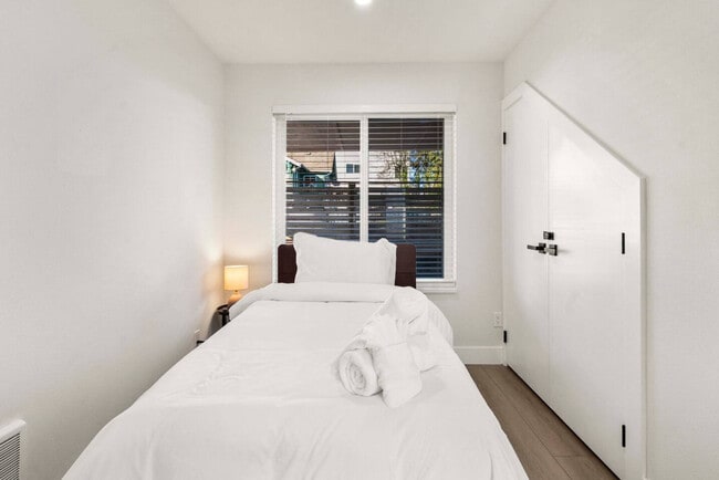 Building Photo - 7719 Renton Ave S