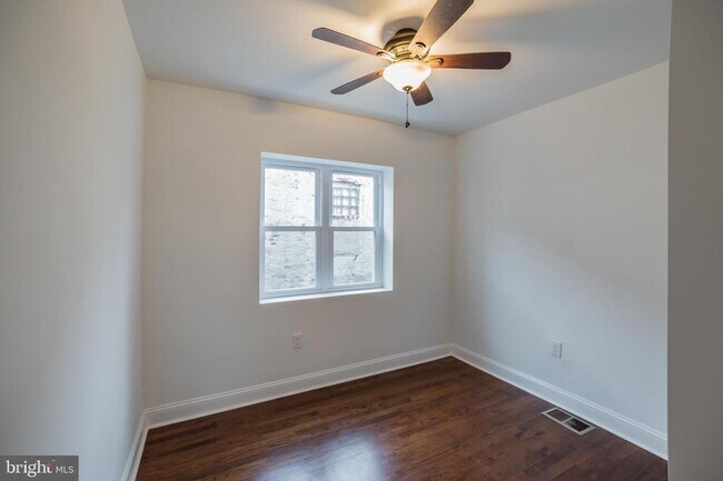 Building Photo - 1845 S Sartain St