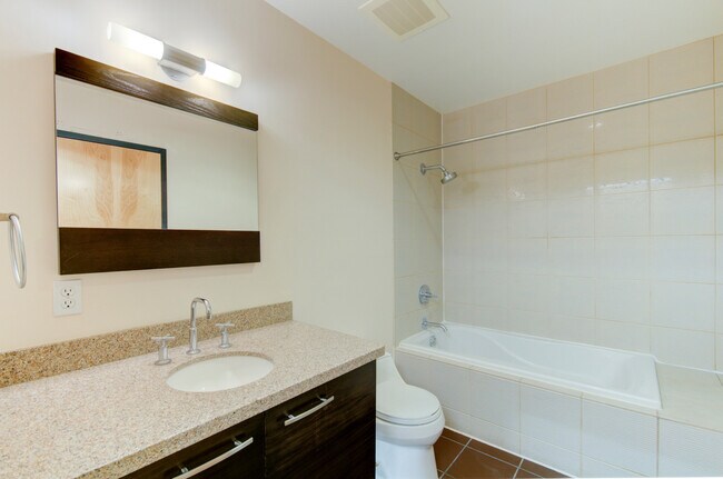 Building Photo - Luxury Gold Lofts! Bright Open Floor Plan with City Views-Secure Parking