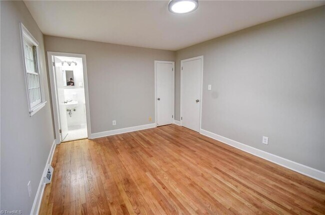 Building Photo - 318 Collinwood Dr