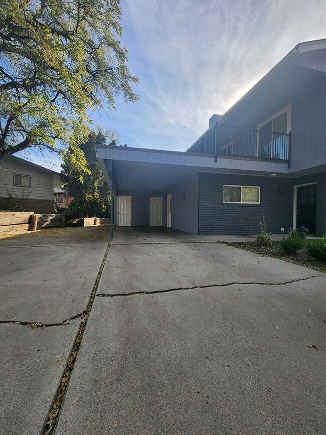 Building Photo - Stunning 2 Bedroom 2 Bathroom Home In Paye...