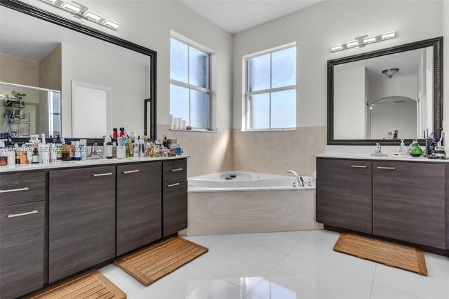 Building Photo - 16605 SW 55th Terrace