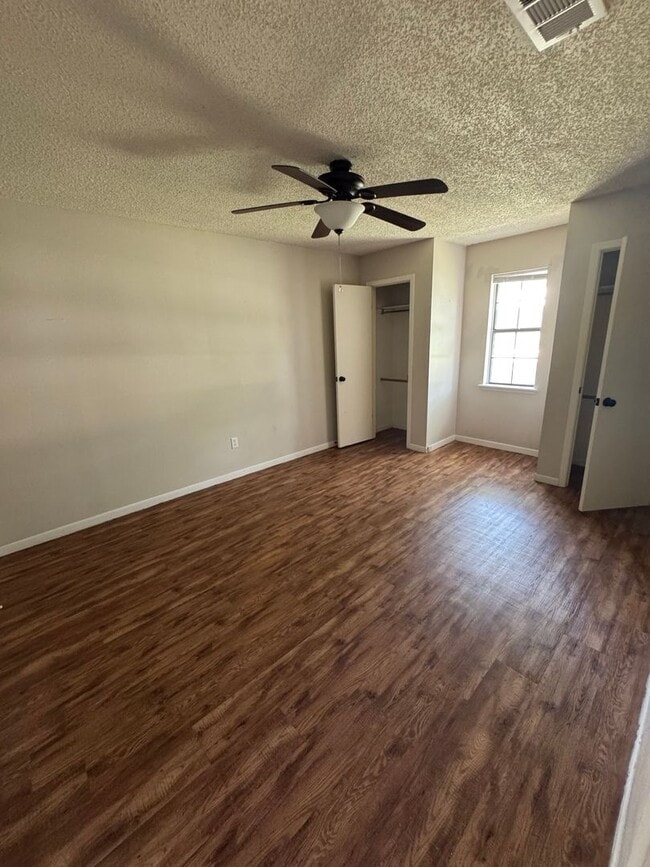 Building Photo - 3/1.5 Brick Home in West Lampasas
