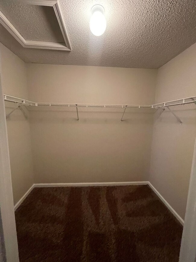 Building Photo - Briarwood West!!!  1/2 OFF FIRST MONTH REN...