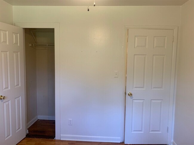 Building Photo - 712 Coble Dr