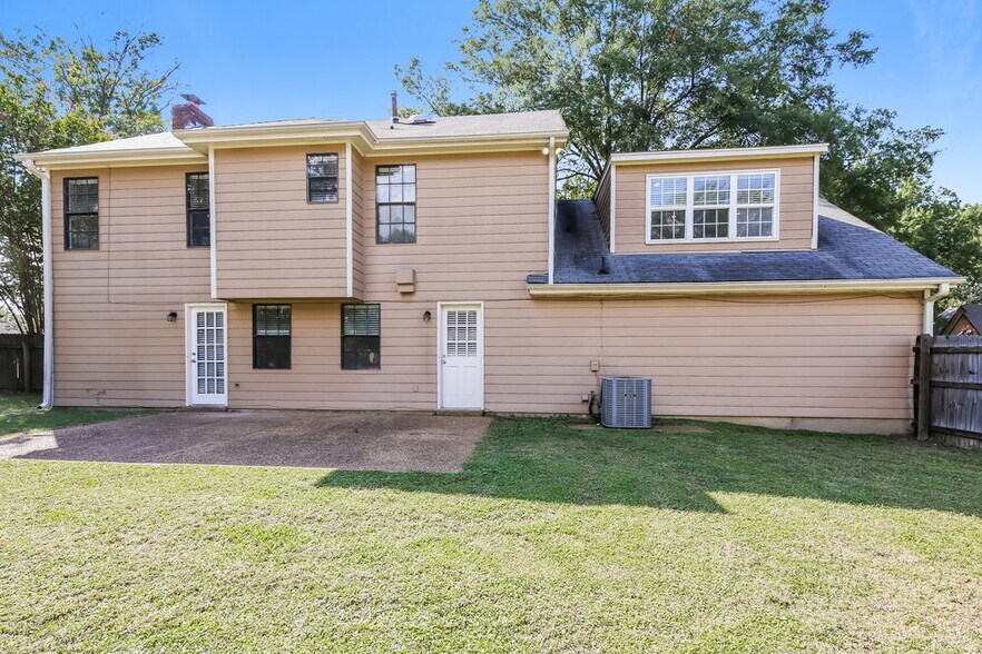 Building Photo - 4000 Kingsland Cove