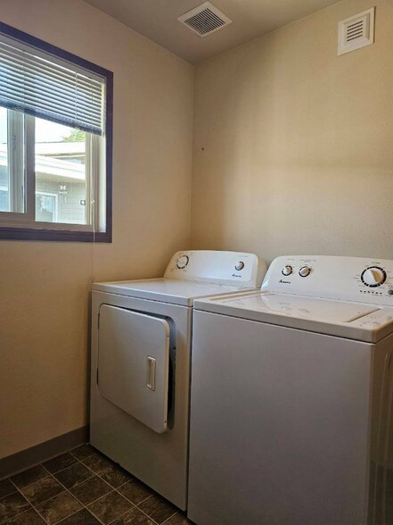 Building Photo - 8532 Phinney Ave N