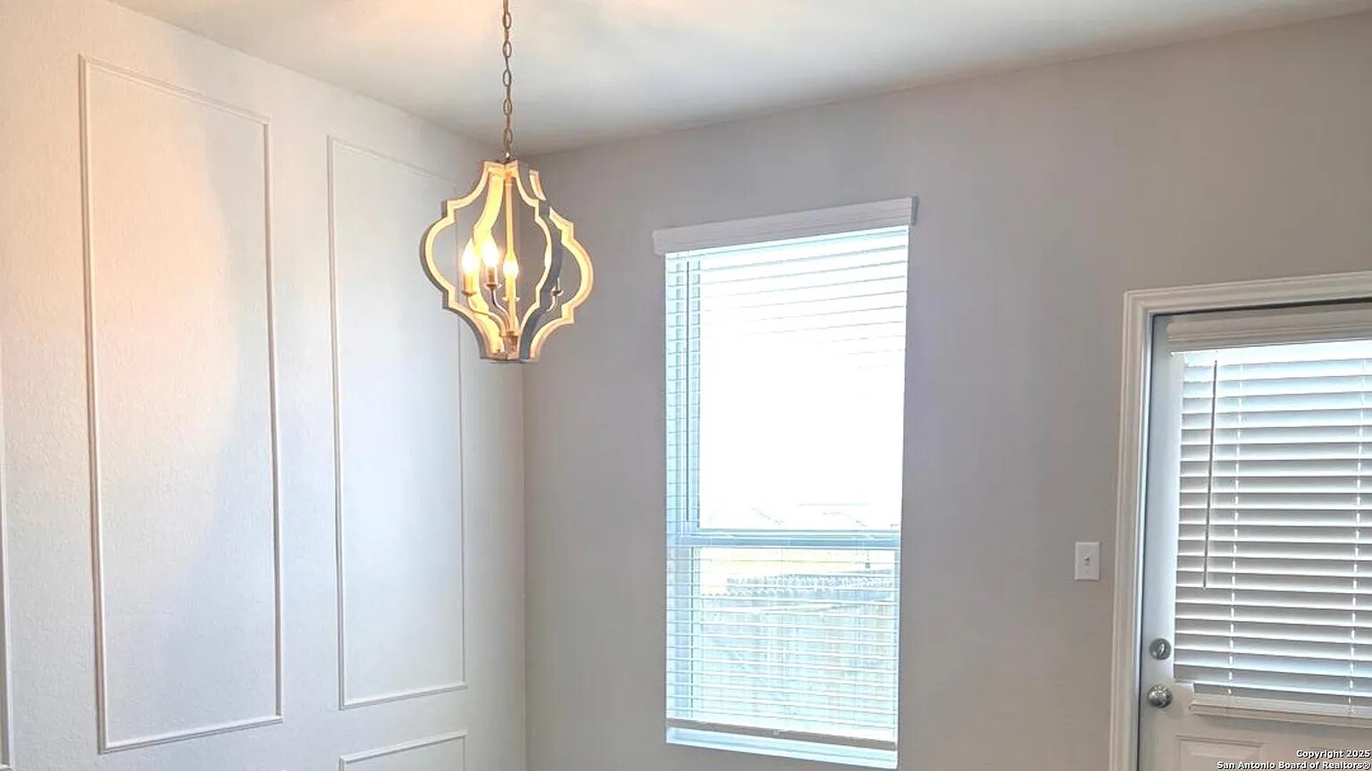 Building Photo - Room in House on Sweetgrass
