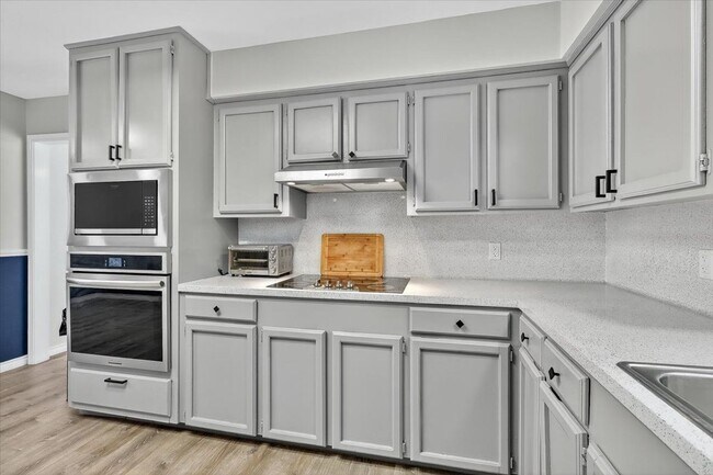 Building Photo - 5410 Fox Run Dr