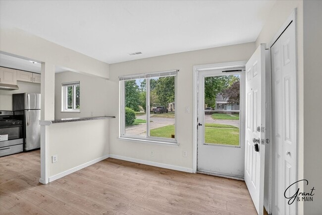 Building Photo - $1600 3 bedroom ranch
