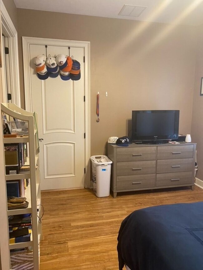 Building Photo - Jackson Square - 2 Bedroom, 2 Bathroom Condo **$400 Leasing Bonus**