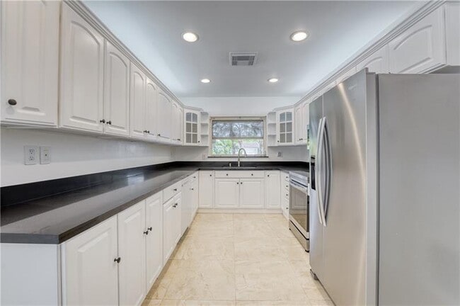 Building Photo - 2000 Admirals Way