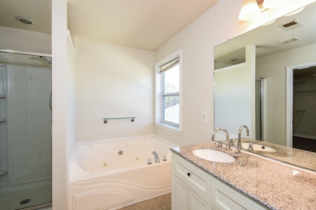 Building Photo - Beautifully Updated 3 Bedroom Home with Modern Upgrades in Marietta