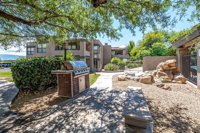 Building Photo - 5855 N Kolb Rd